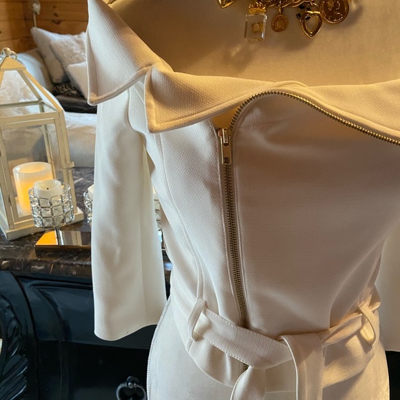 Off the Shoulder Jacket - Picture 3 of 6